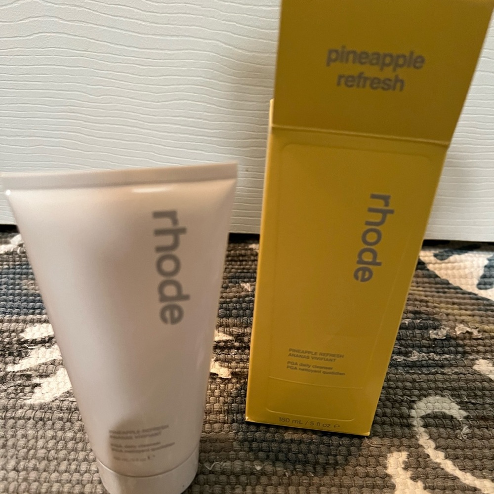 New Rhode pineapple refresh cleanser